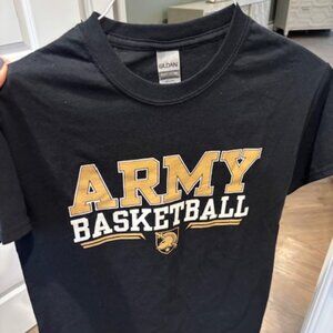 Army Basketball t-shirt. Mens small. NEW